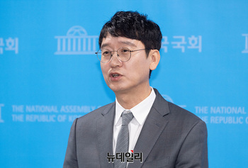 [포토] '불출마 선언' 입장밝히는 김웅 의원 