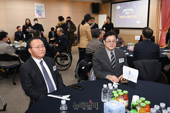 [포토] 2024 장애계 신년인사회 참석한 양당 원내대표 