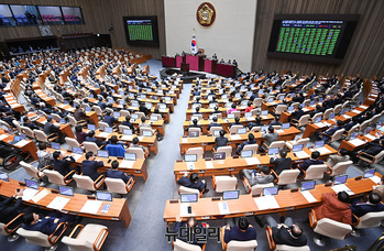 [포토] '쌍특검법' 재의결, 본회의서 부결
