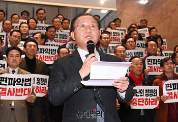 [포토] '쌍특검법 재표결 거부·이태원 특별법 상정' 야당 규탄하는 국민의힘 