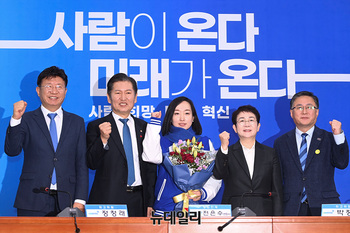 [포토] 더불어민주당 7호 인재영입식