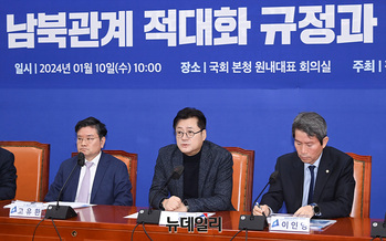 [포토] 토론회서 발언하는 홍익표 민주당 원내대표 