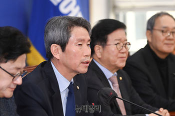 [포토] 북한의 남북관계 적대화 규정과 한반도 정세 토론회, 발언하는 이인영 의원 