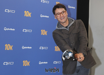 [포토] Qi10 드라이브 선보이는 박찬호