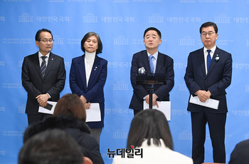 [포토] '이낙연 탈당 반대' 입장 밝히는 강득구 의원