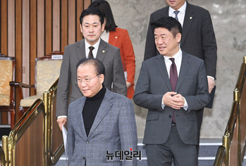 [포토] 국민의힘 원내대책회의 참석하는 윤재옥·유의동·장동혁 