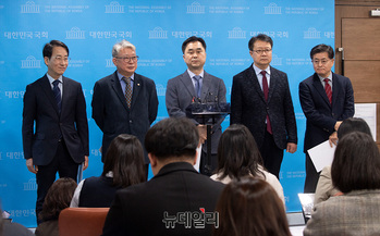 [포토] 미래대연합 창당 선언하는 '원칙과 상식'