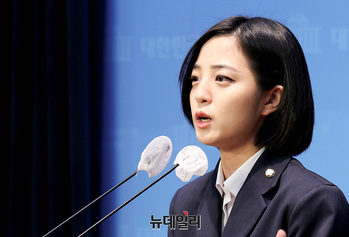 [포토] '민주당 2중대' 정의당 탈당선언하는 류호정 의원 