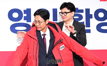 [포토] 국민의힘 점퍼 입은 전상범 전 의정부지방법원 부장판사