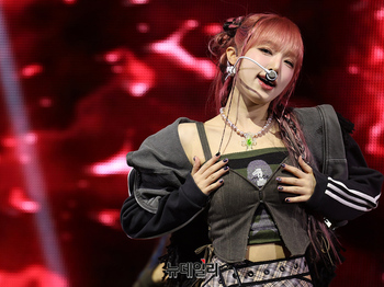 [포토] 예나, 논란 딛고 '굿모닝'으로 컴백