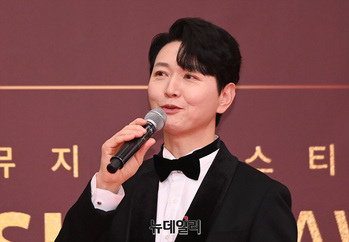 [포토] 이건명 '한국뮤지컬어워즈 MC 맡았어요'