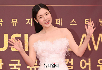 [포토] 민경아, 상큼한 손인사 