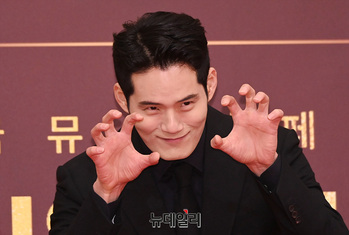 [포토] 서경수 '사과 하나 주면 안잡아먹지'