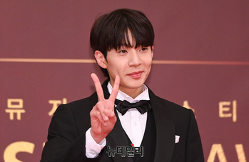 [포토] 브라더스 까라마조프 박상혁 '브이'