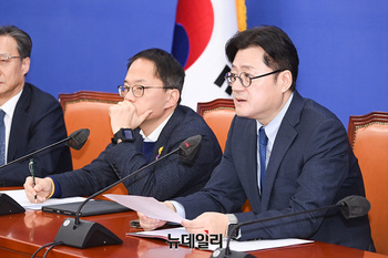 [포토] 모두발언하는 홍익표 민주당 원내대표 