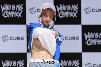 [포토] 복근 공개하는 후이