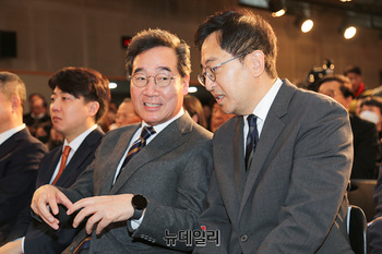 [포토] 대화나누는 이낙연·금태섭 