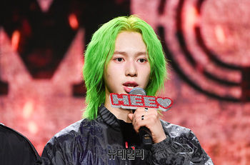 [포토] 데뷔소감 밝히는 다이몬