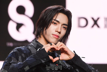 [포토] 다이몬 렉스 '내 마음 받아줄래'