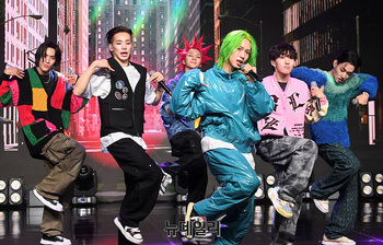 [포토] 타이틀곡 '스파크' 무대 선보이는 다이몬