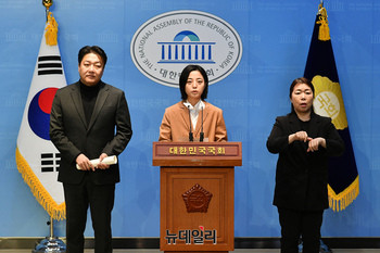 [포토] 정책 발표하는 류호정 의원과 조성주 공동대표