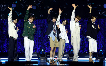 [포토] 세븐틴 동생그룹...신인아이돌 'TWS' 타이틀곡 무대