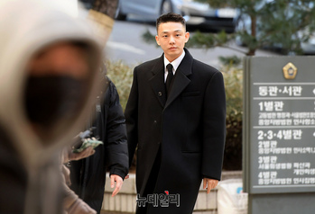 [포토] 마약투약 혐의 공판 출석하는 유아인