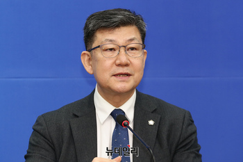 [포토] 인재영입식서 발언하는 김남근 변호사