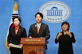 [포토] 합당선언 하는 이준석·양향자 대표