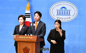 [포토] 여성 신규 공무원 병역 의무화 공약 발표하는 이준석·양향자