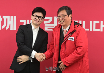 [포토] 하정훈 소년청소년과의원 원장 영입한 국민의힘