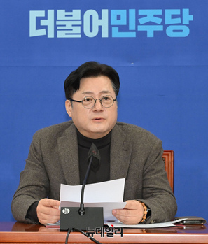 [포토] 원내대책회의서 발언하는 홍익표 민주당 원내대표
