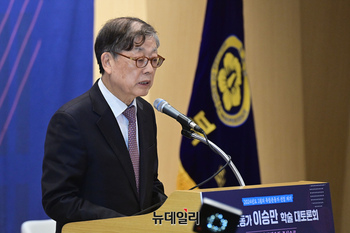 [포토] 축사하는 김황식 이승만대통령기념재단 이사장