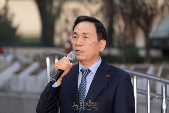 [포토] 내빈 소개하는 조성명 강남구청장 