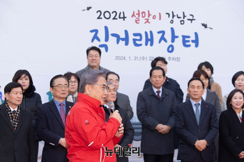 [포토] 인사말하는 박진 의원