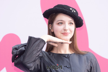 [포토] 서울패션위크 안젤리나 다닐로바 '러시아 여신의 포즈'