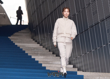 [포토] 서울패션위크 이정민 '추운 날씨 조심하세요'