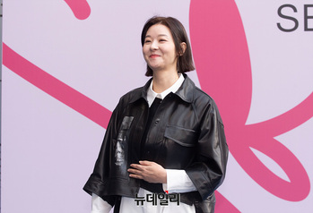 [포토] 서울패션위크 송선미 '신나는 포토월'