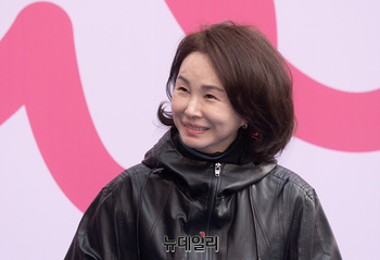 [포토] 서울패션위크, 포즈 취하는 김미숙