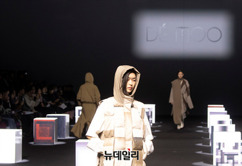 [포토] '강렬한 대비와 부드러운 조화' 박춘무 디자이너 데무 런웨이 2/3