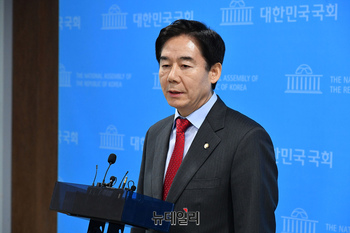[포토] 답변하는 이용호 국민의힘 의원
