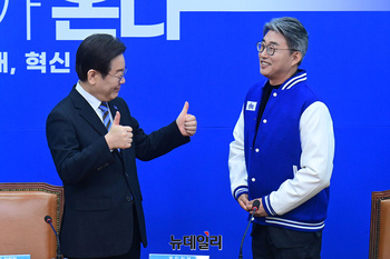 [포토] 민주당 점퍼 입은 노종면 전 기자