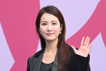 [포토] 서울패션위크, 손 흔드는 소프라노 박혜상 