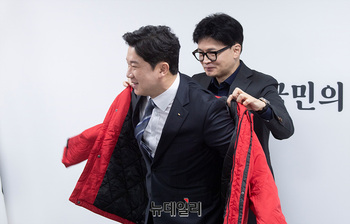 [포토] 국민의힘 점퍼 입은 진종오 이사