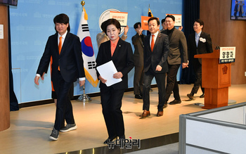 [포토] 회견장 떠나는 양향자·이준석