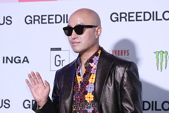 [포토] 서울패션위크, 손인사하는 홍석천 