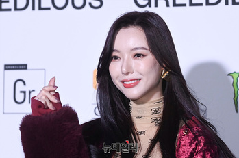 [포토] 서울패션위크 세리, 손가락 하트