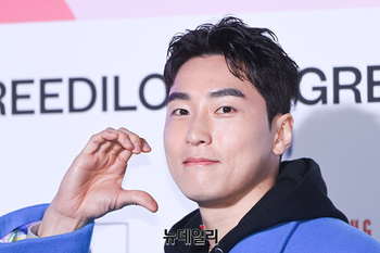 [포토] 서울패션위크 성치현 '근육질 볼하트'