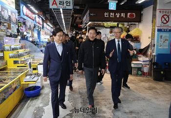 [포토] 가락시장 물가점검 나선 오세훈 서울시장