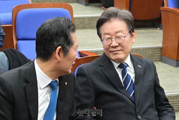 [포토] 대화 나누는 이재명·정청래